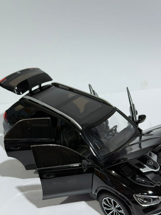 1:24 Diecast Mercedes GLE - 350 Model Car With Smoke
