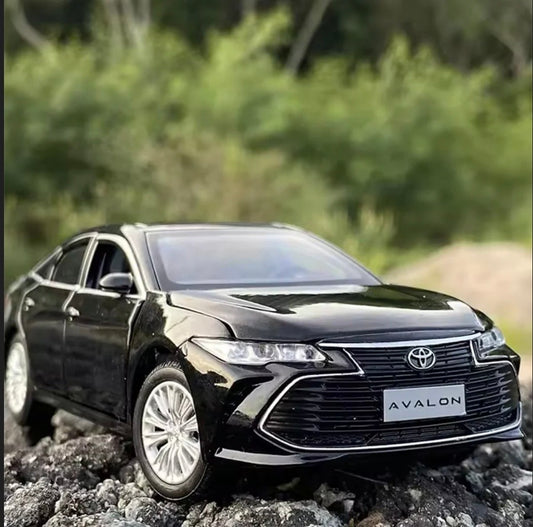 Alloy Die-casting Toyota Avalon 1:24 Sound Light Pull Back Toy Car For Kid Birthday Gift Saloon Model