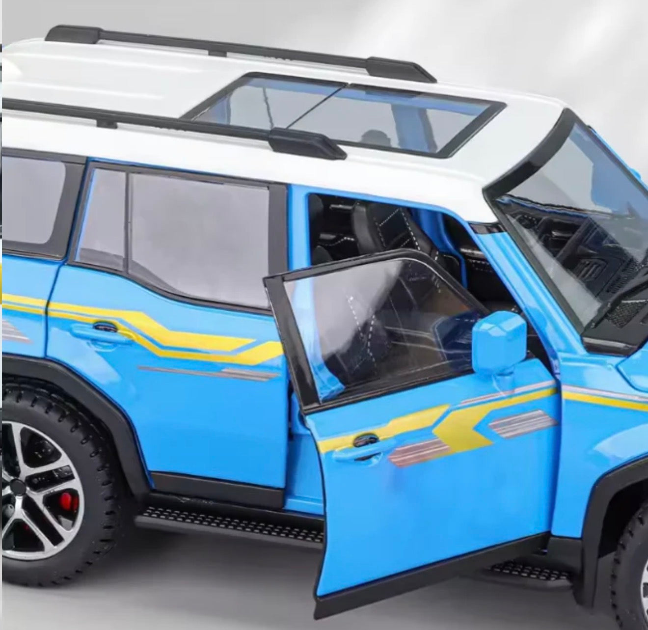 1:24 Diecast Toyota Land Cruiser Prado LC250 Model Car