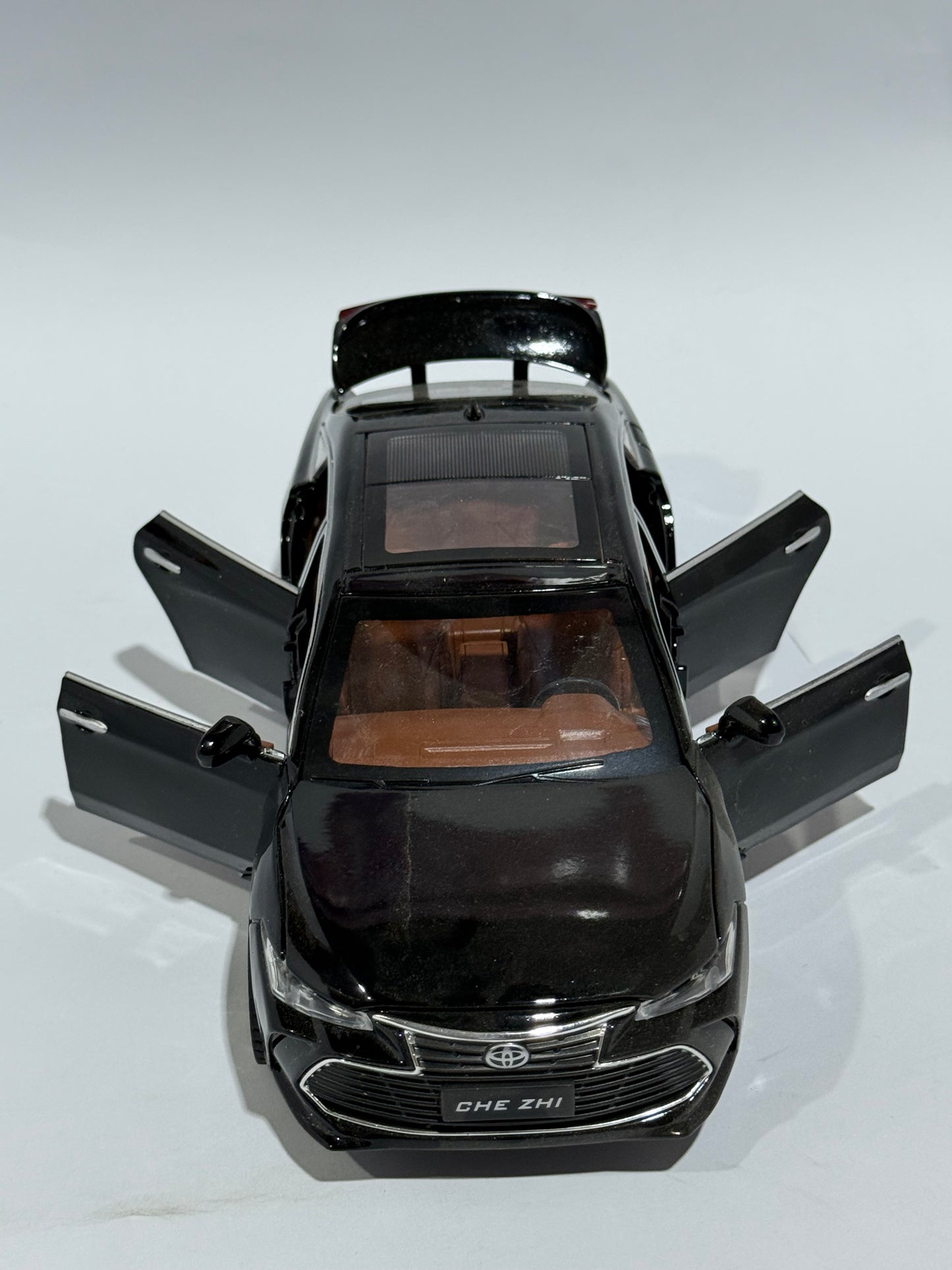 Alloy Die-casting Toyota Avalon 1:24 Sound Light Pull Back Toy Car For Kid Birthday Gift Saloon Model