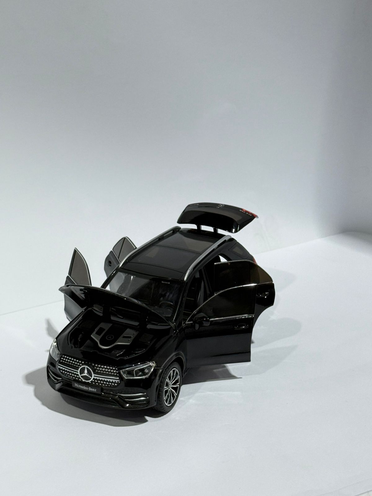 1:24 Diecast Mercedes GLE - 350 Model Car With Smoke