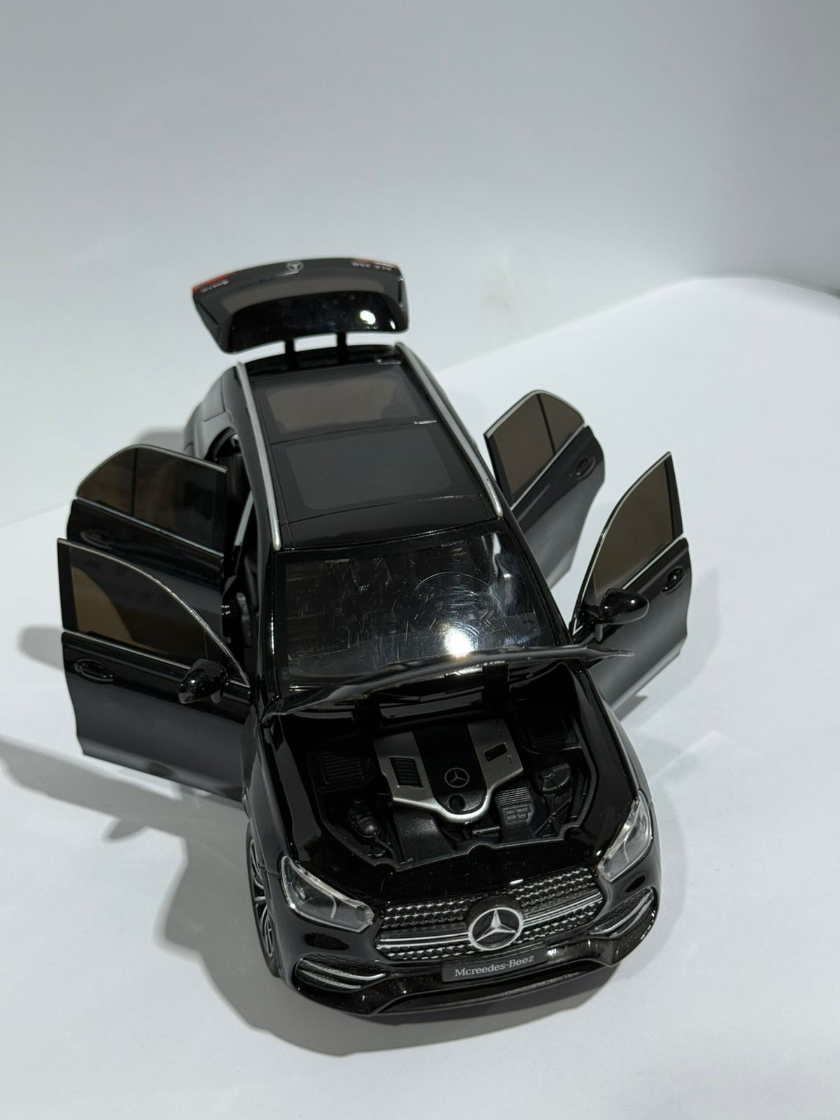 1:24 Diecast Mercedes GLE - 350 Model Car With Smoke