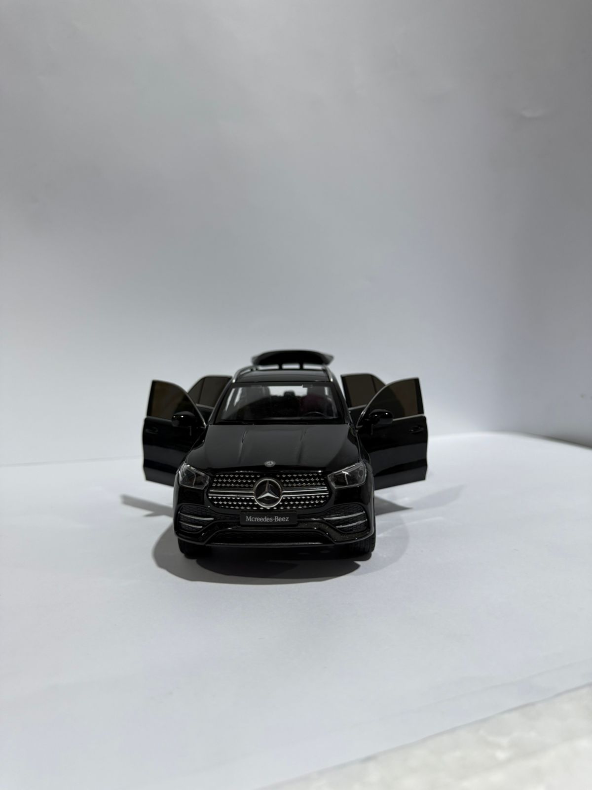 1:24 Diecast Mercedes GLE - 350 Model Car With Smoke