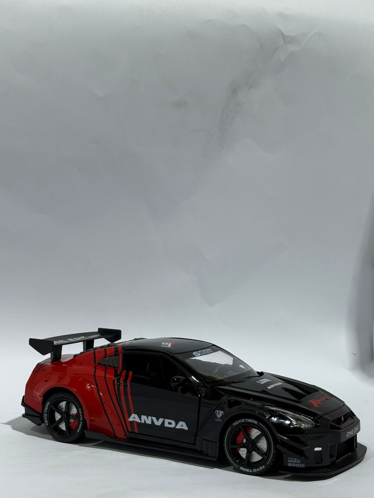 1:24 Diecast Nissan GTR R35 Model Car With Smoke