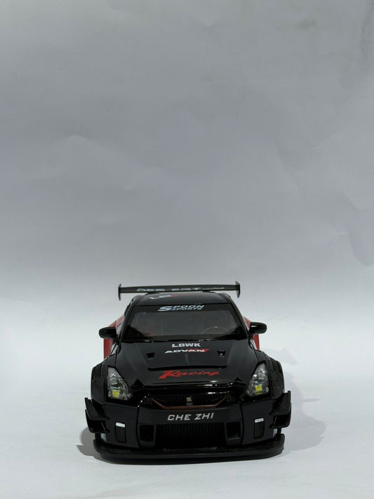 1:24 Diecast Nissan GTR R35 Model Car With Smoke