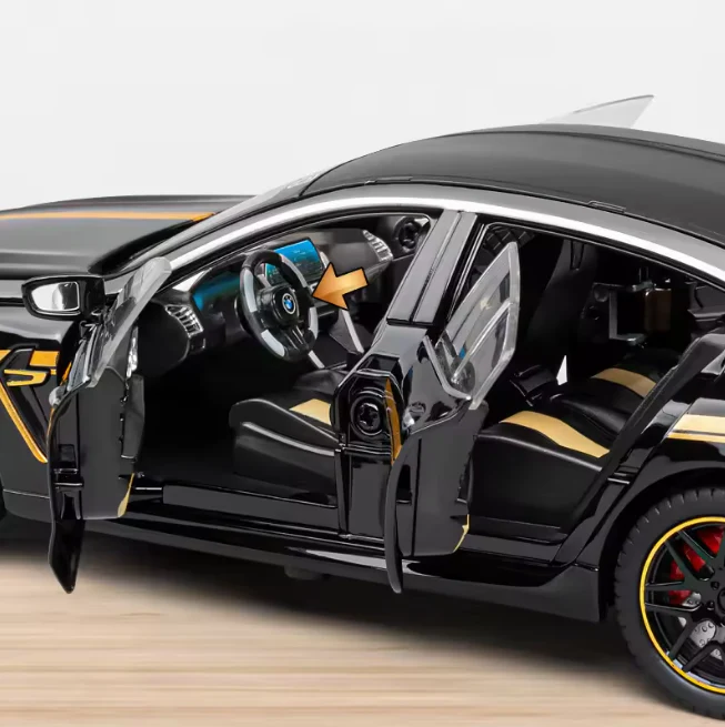 1:24 Diecast BMW M8 Model Car With Smoke